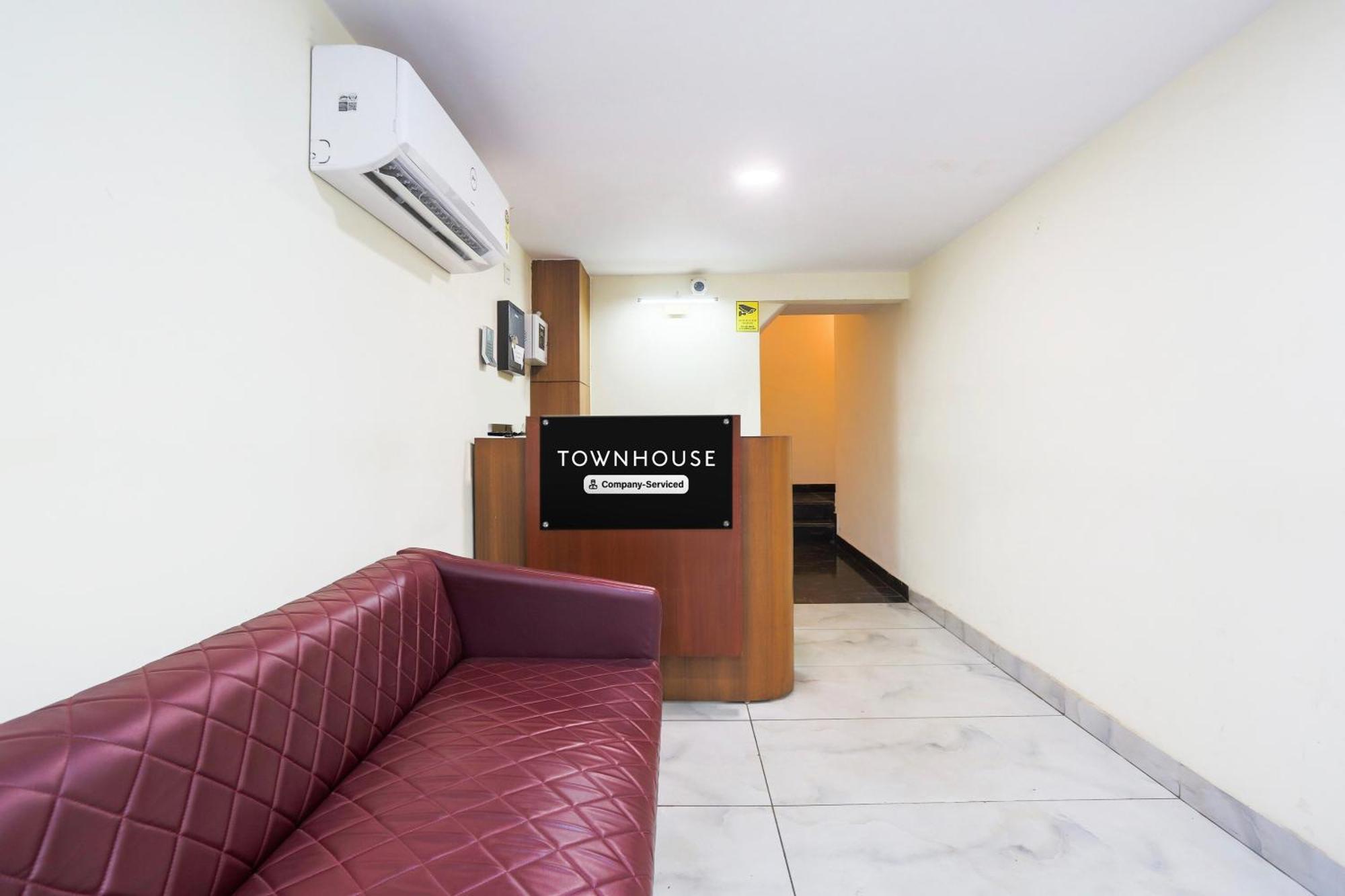 Отель Super Townhouse Vikaspuri Дели Экстерьер фото